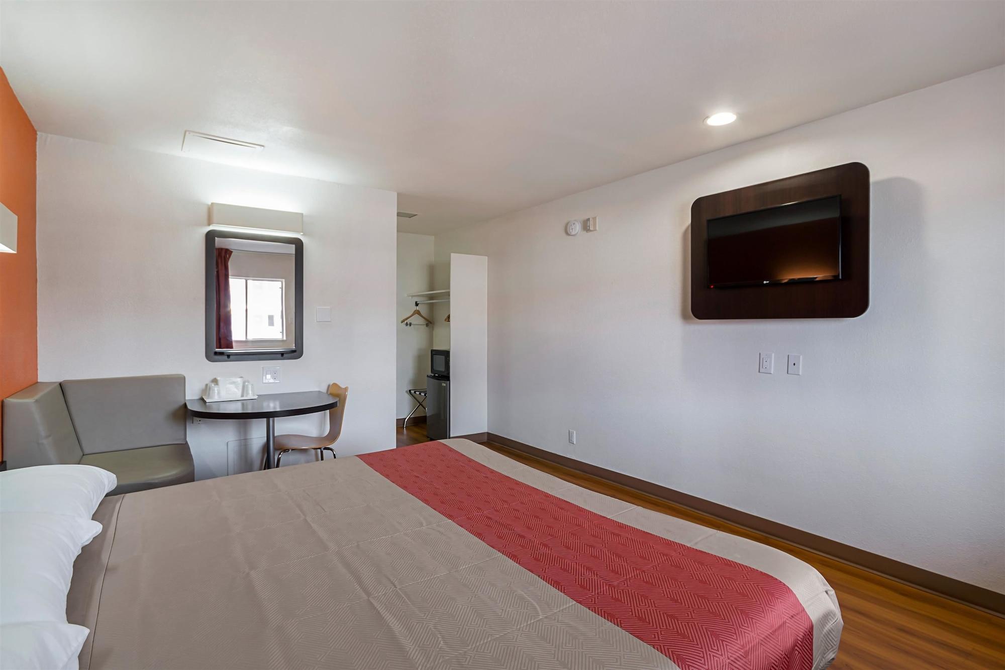 Hotel 6-el Paso, Tx - Airport - Bliss